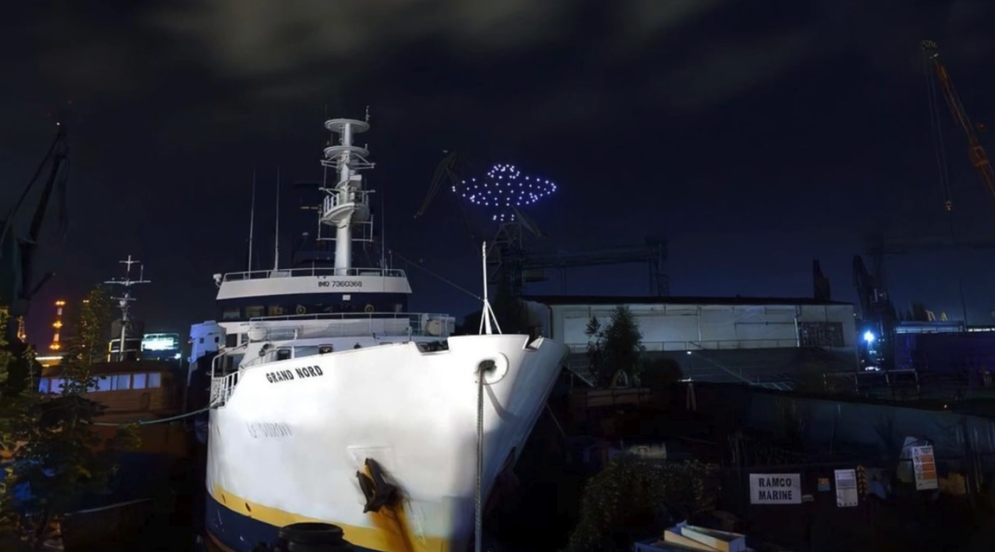 Pokaz dronów na koncercie szpaku w gdańsku stocznia